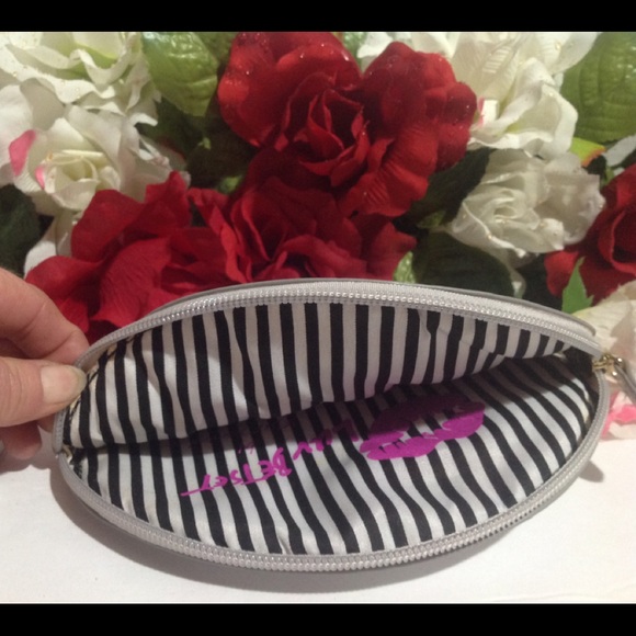 Betsey Johnson Cat Face Wristlet Bag - Picture 11 of 16